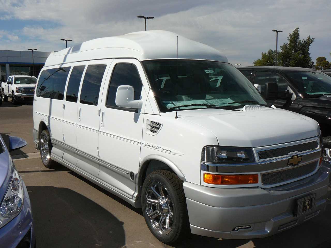 2014 Explorer Van CHEVROLET EXPRESS White Explorer Van Limited SE